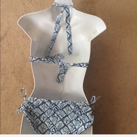 Joe Fresh 2 Piece Swim Suit.  Size L - Picture 2 of 3